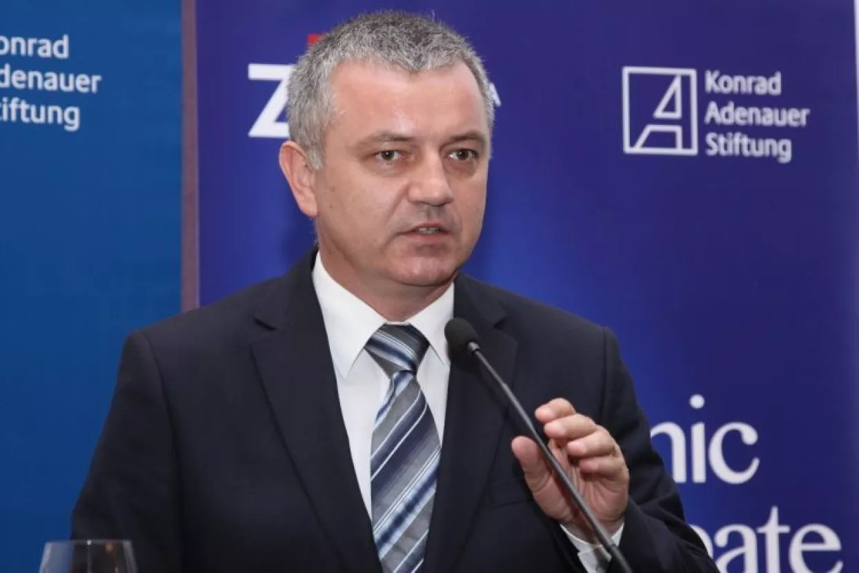 Horvat se neće mije&scaron;ati, Peru&scaron;ko zna svoj posao