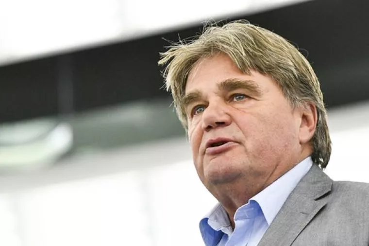 Jakovčić: Nitko nema pravo otimati slobodu na internetu i dru&scaron;tvenim mrežama