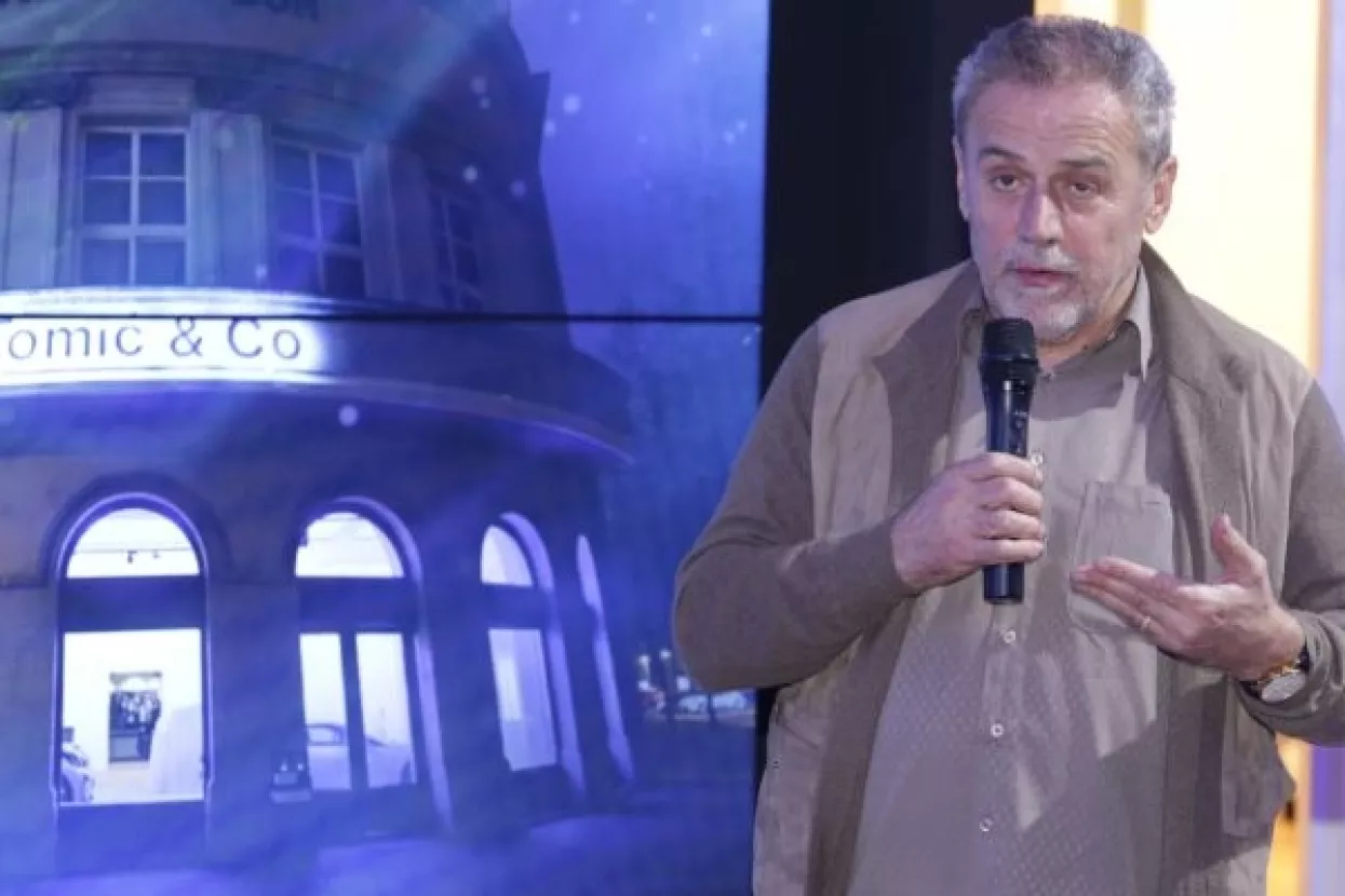 Bandić protiv izmjena Zakona o odgoju i obrazovanju; Divjak: On je opet u zaleđu