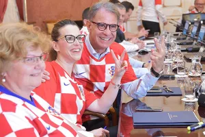 FOTO: 'Dresirana' sjednica Vlade