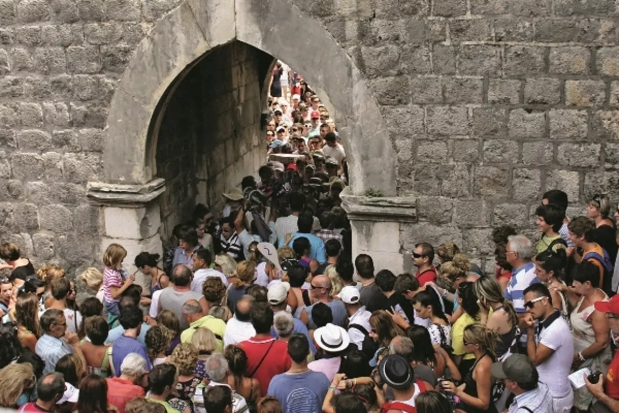 Kako rije&scaron;iti problem masovnog turizma?