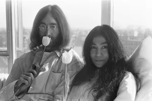 Yoko Ono &scaron;alje poruku mira albumom 'Warzone'