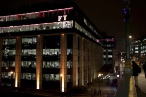 Izvr&scaron;ni direktor Financial Timesa vraća 500.000 funti povi&scaron;ice zbog žalbe novinara