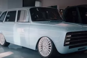 Kala&scaron;njikov se s oružja bacio na električne automobile, kani konkurirati Tesli