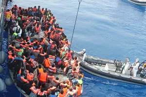 Europski povjerenik za migraciju: Napadima na EU Italija 'si puca u nogu'