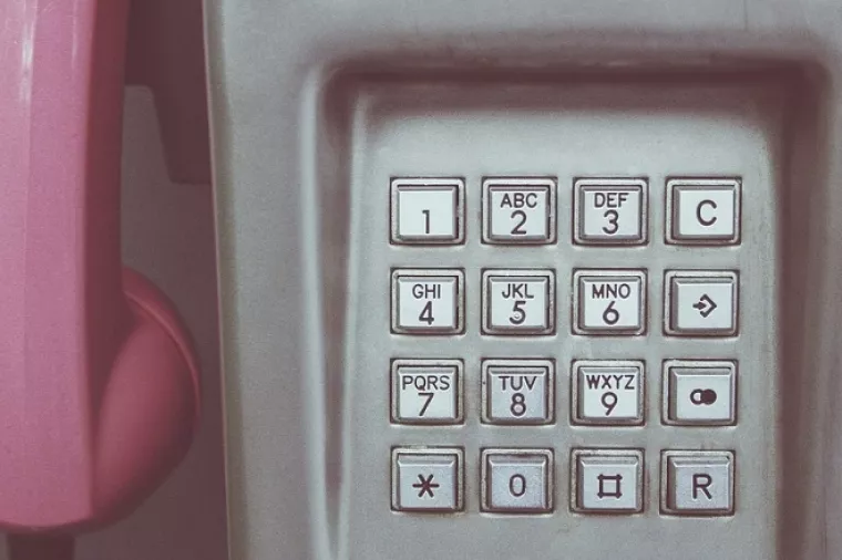 HAKOM: Prihodi od telefonskih usluga padaju, internet promet konstantno raste