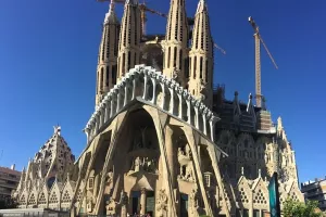 Divlji Zapad: Sagrada Familia gradi se 136 godina bez građevinske dozvole