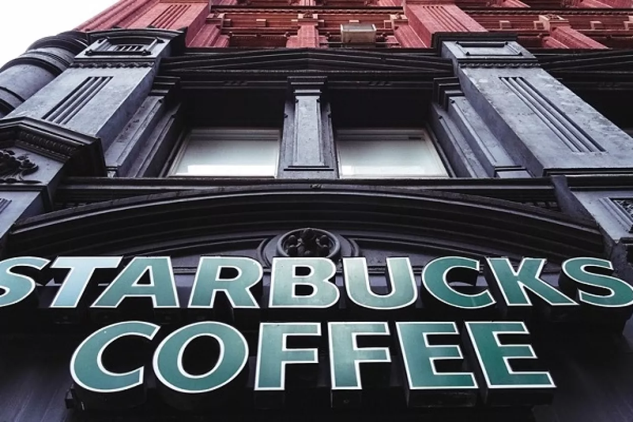 Prevruća &scaron;alica: Starbucks najavljuje promjene u čelni&scaron;tvu i otpu&scaron;tanja
