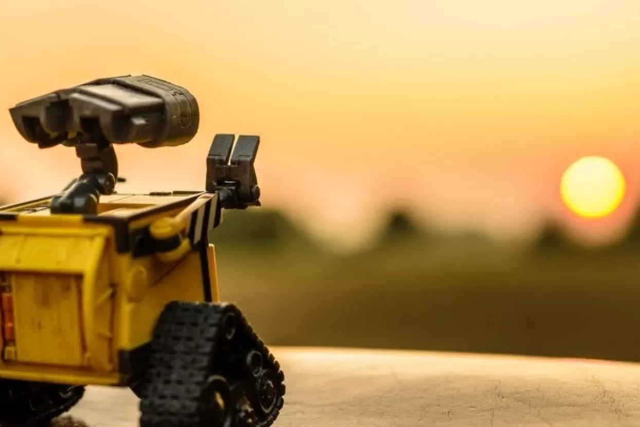Privikavanje na 'metalnog kolegu': Kad radnici zavr&scaron;e s podmetanjem nogu robotu, nastupa tolerancija