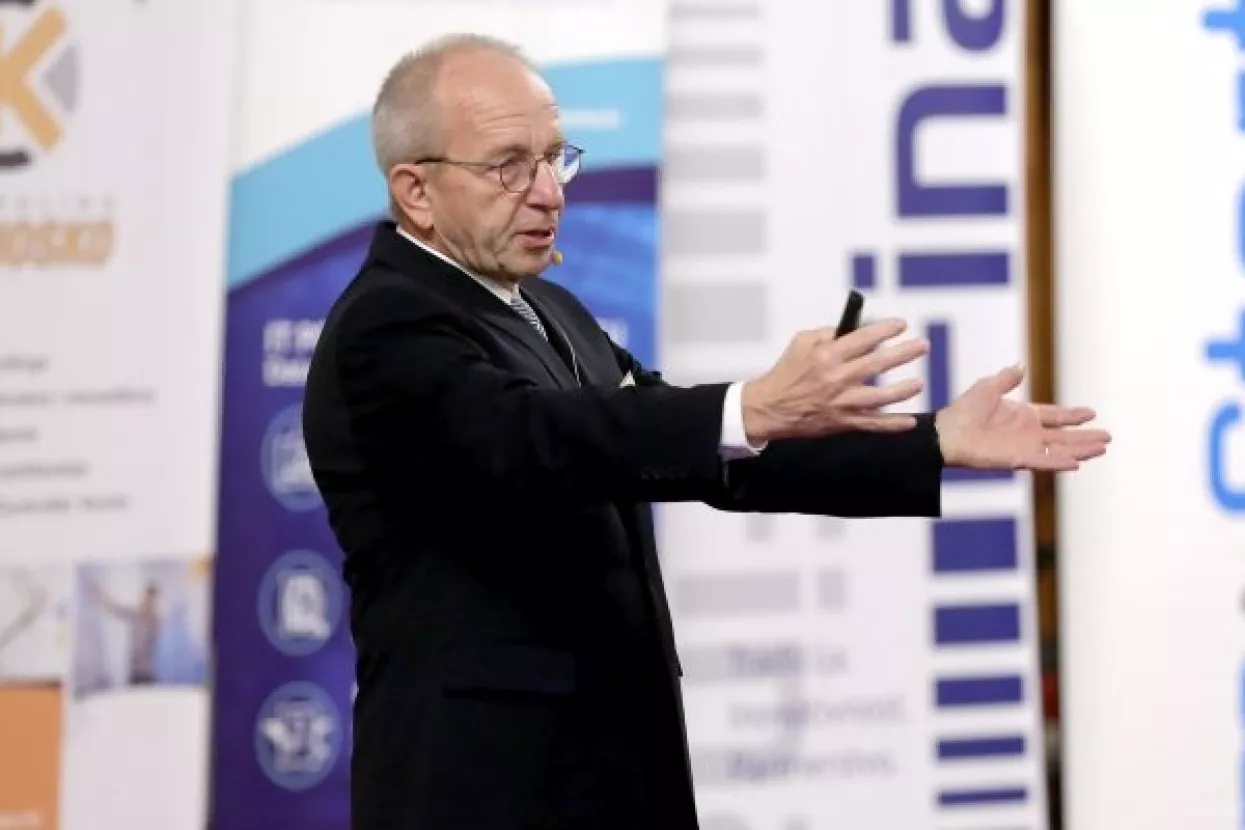 VIDEO: Rolf Hichert - Jezik poslovne komunikacije potrebno je standardizirati poput notnog papira
