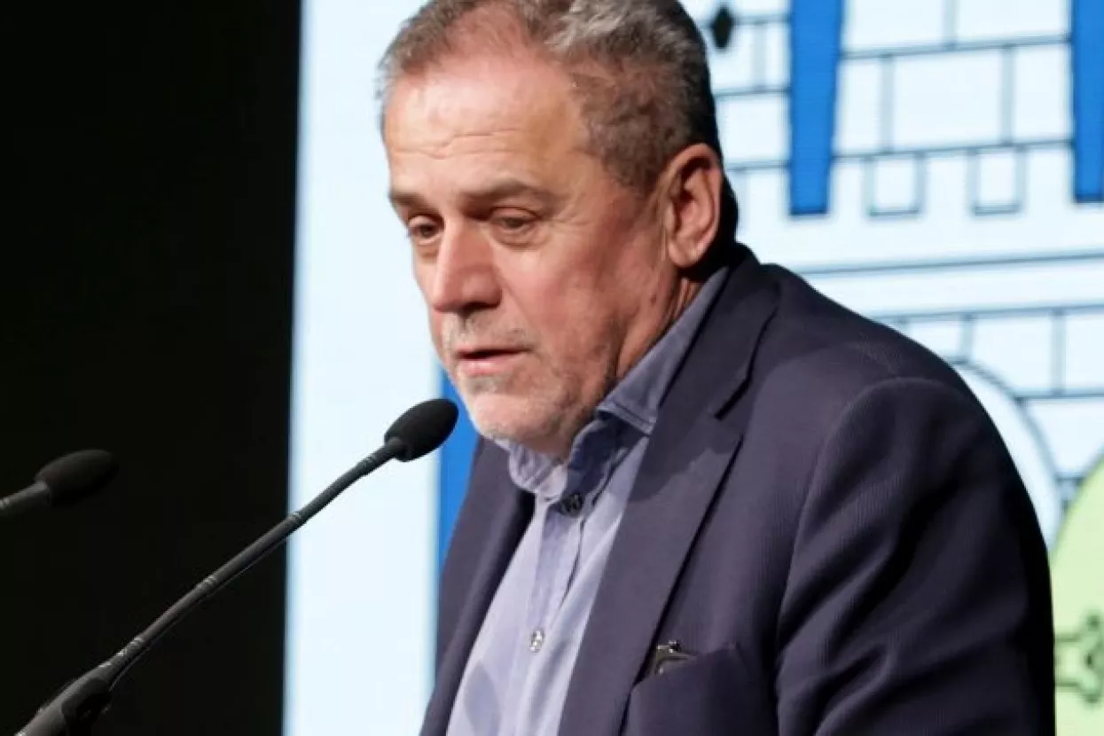 Pro&scaron;ao proračun, Bandić iz bolnice uspio dobiti 26 ruku