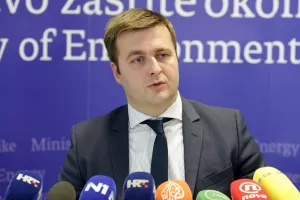 Ćorić: Vlada će MOL-u dopustiti da prijeđe 50 posto vlasni&scaron;tva u Ini