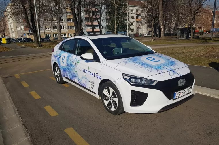 U Zagrebu počeo voziti prvi taksi na električni pogon