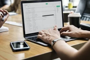 &Scaron;to zatrpan inbox i mno&scaron;tvo nepročitanih e-mailova poručuju va&scaron;em poslodavcu?