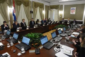 Potop malih vodovoda: Od 138 vodoopskrbljivača Vladin prag za opstanak doseže samo 28