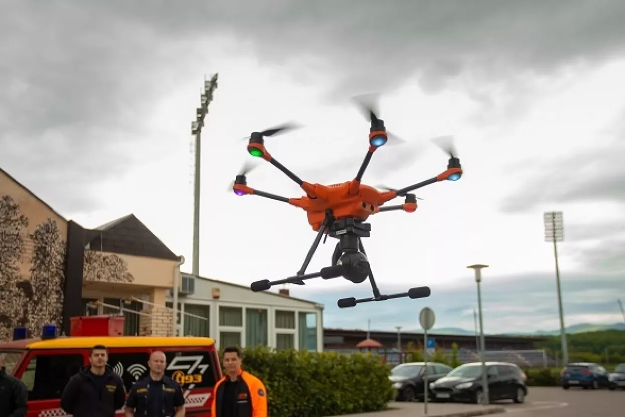 D(R)ONacija: Tele2 vatrogasnim dru&scaron;tvima donirao dronove