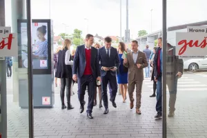 Kaufland pustio u pogon solarne panele za nadstre&scaron;nice za automobile