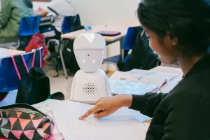 Tehnologijom protiv osamljivanja: Robot odlazi u &scaron;kolu umjesto bolesnog dječaka