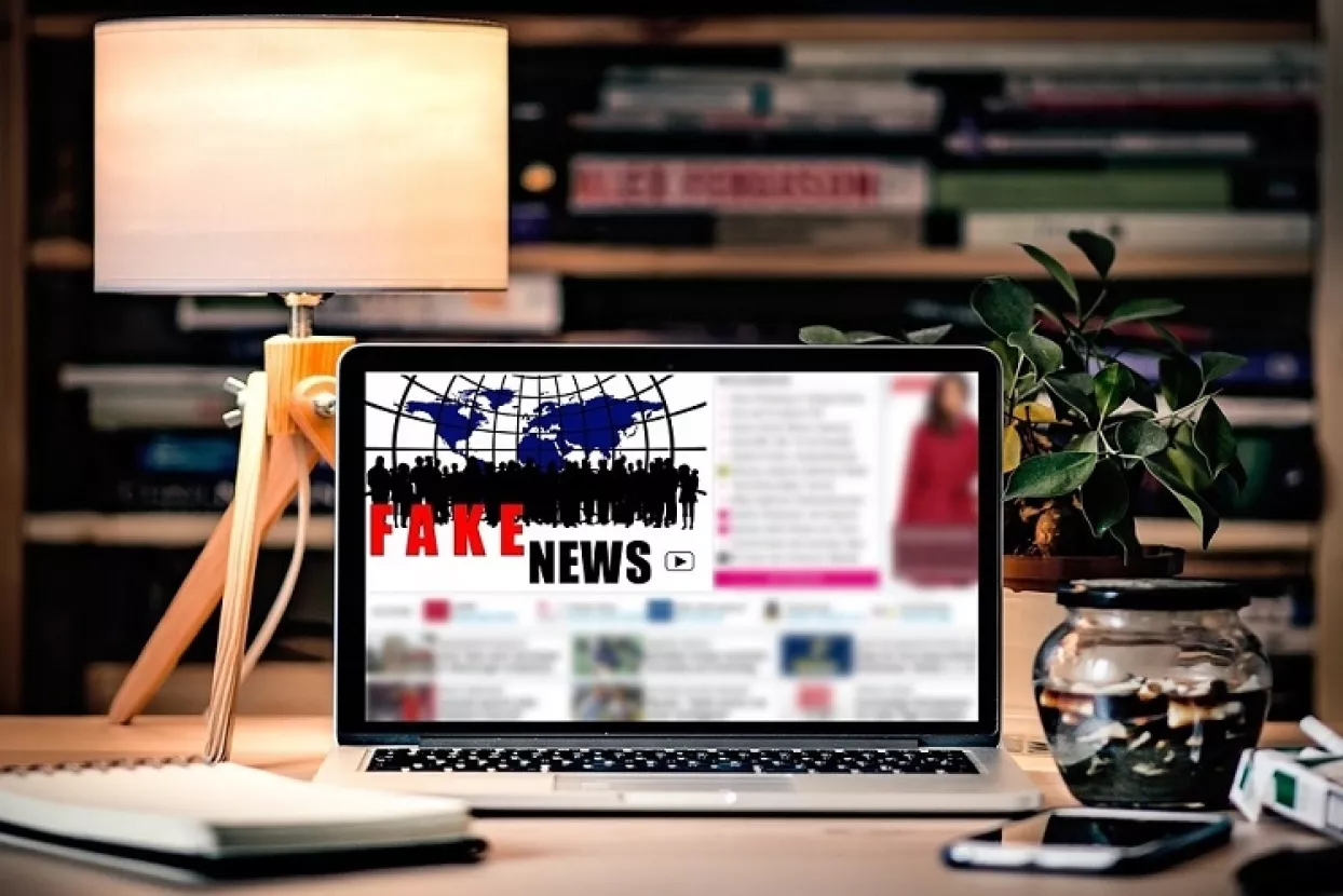 Tri savjeta koja vam mogu pomoći u otkrivanju lažnih vijesti na Facebooku