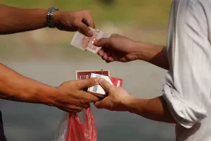 Crno trži&scaron;te cigareta raste: U nelegalni dim oti&scaron;lo 380 milijuna kuna poreznih prihoda