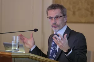 Guverner Vujčić poručuje kako zadržati radnu snagu: Vi&scaron;e plaće, priu&scaron;tivo stanovanje...