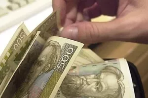 Neto plaća rasla 3,1% u odnosu lipanj pro&scaron;le godine, najveća plaća u zračnom prijevozu