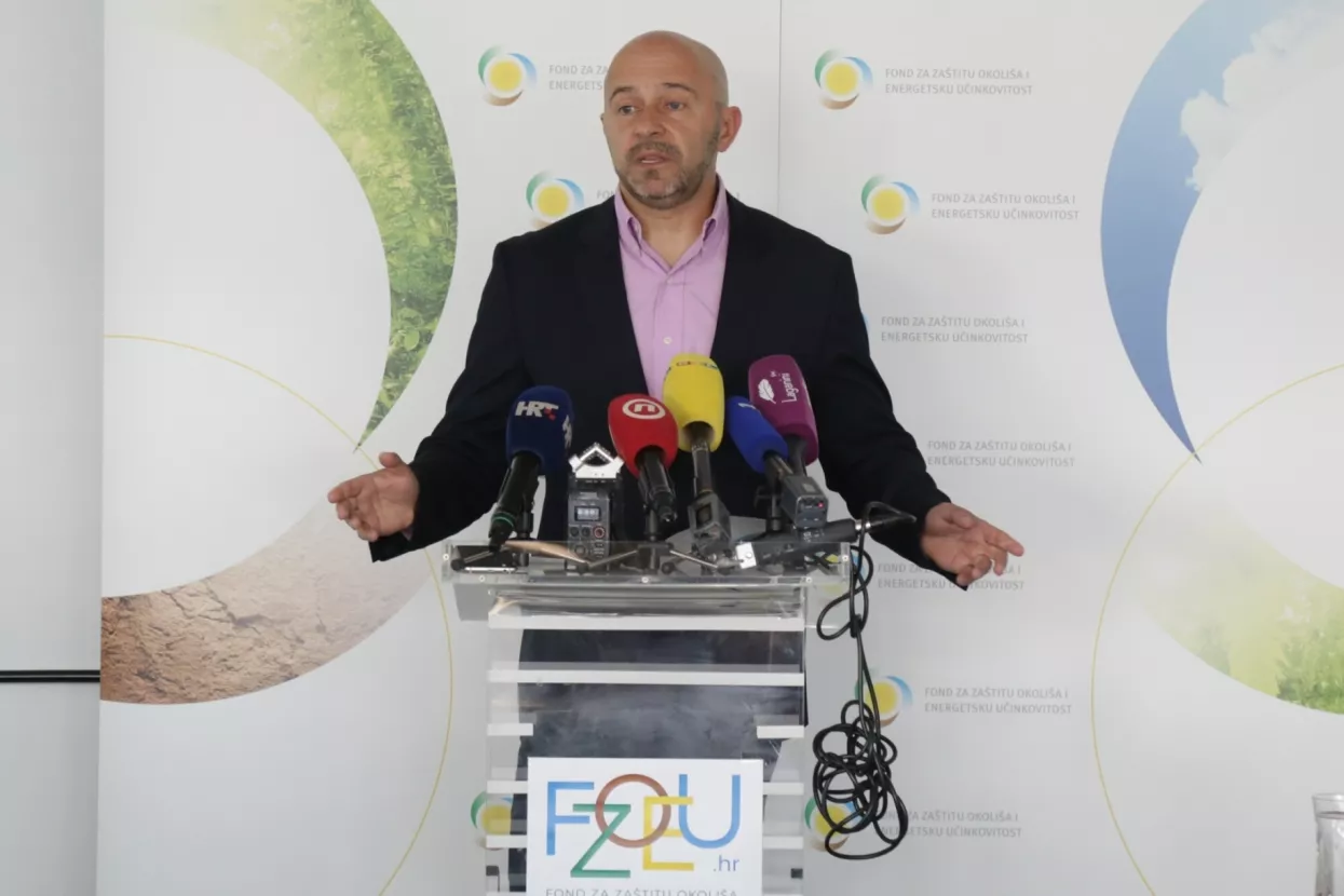 Pono&scaron; dao mandat na raspolaganje i poručio - 'Netko je bacio oko na Fond'&nbsp;