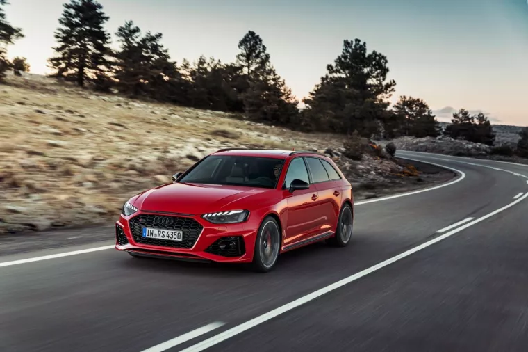 Novi Audi RS4: Ispod poklopca krije se pravi monstrum