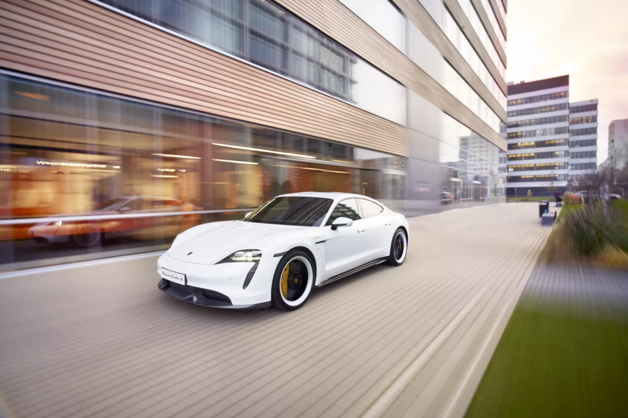 [VIDEO] Porsche Taycan - Električni puritanac mijenja pravila igre