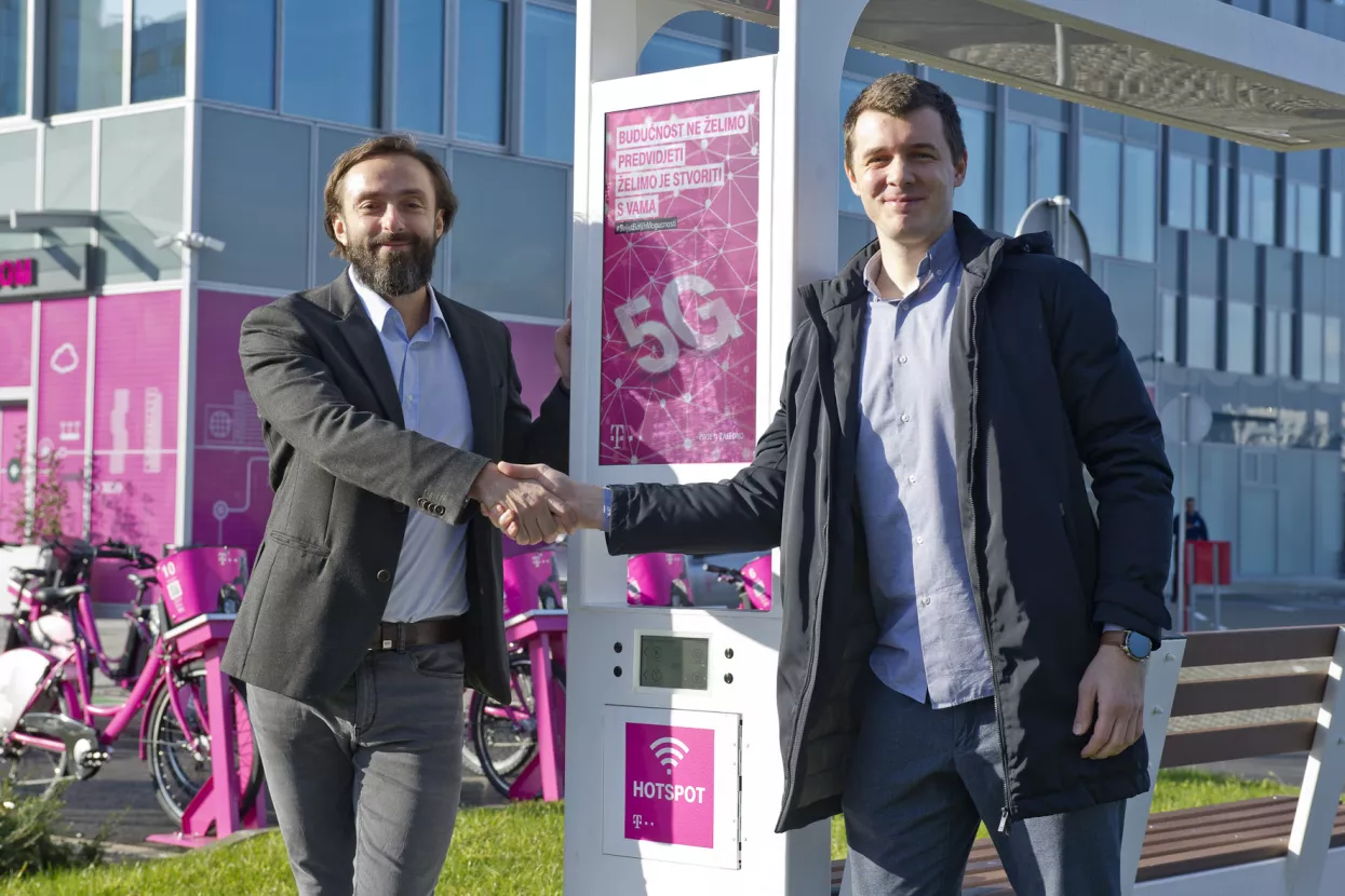 U Zagrebu ekskluzivno predstavljena prva 5G pametna klupa