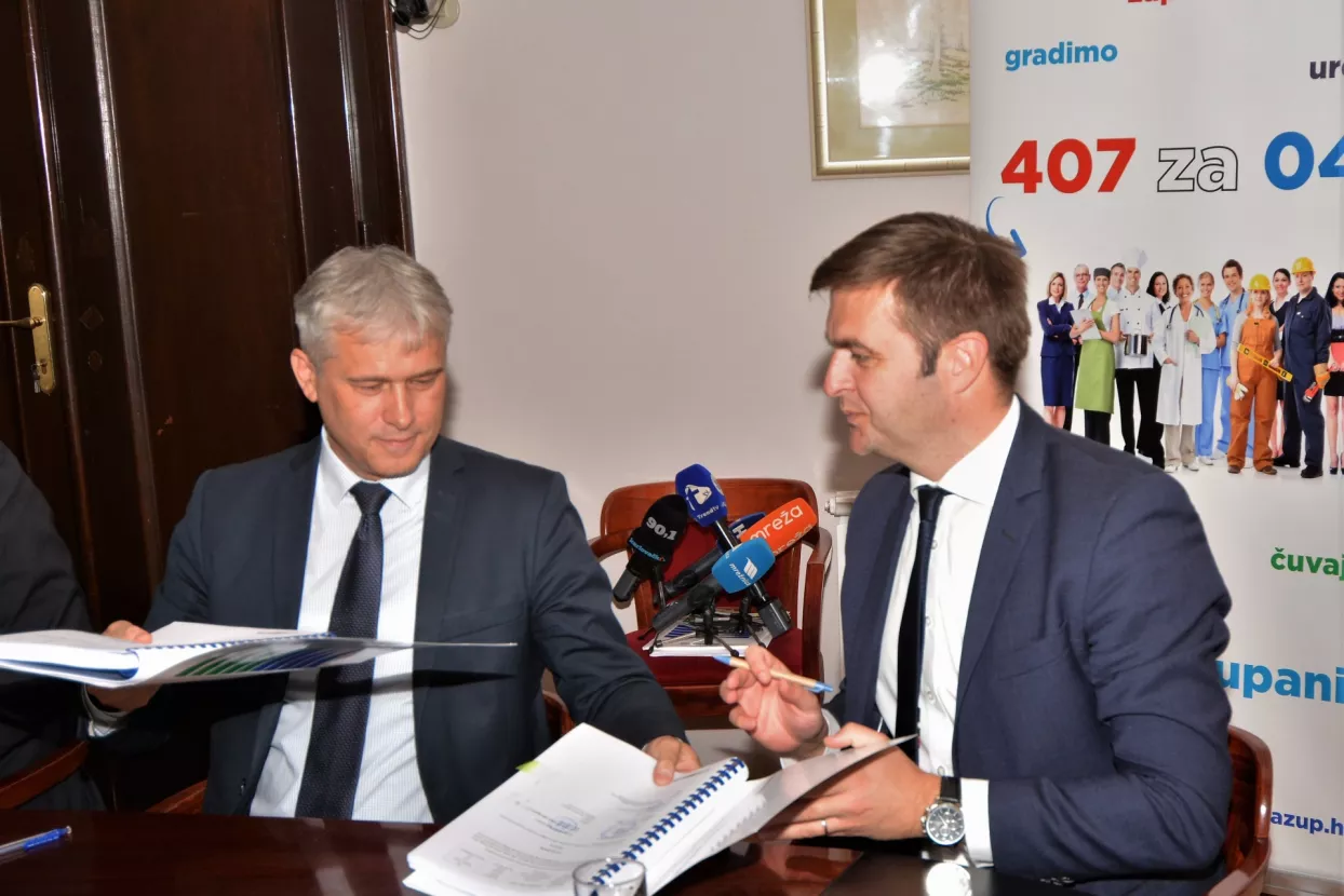 Ministar Ćorić i direktor Hrvatskih voda Zoran Đuroković u Karlovcu potpisali dva vrijedna ugovora