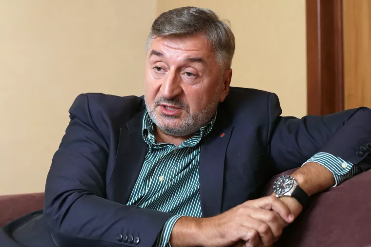 NAJDOGAĐAJ GODINE: Snažan pad kamatnih stopa