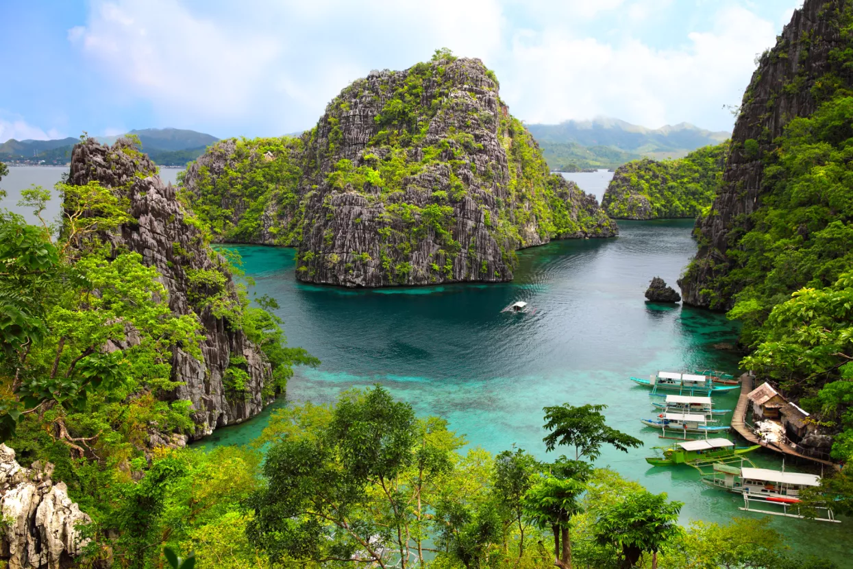 Na filipinskim otocima život je težak, a stanovni&scaron;tvo mahom siroma&scaron;no, pa se iseljava u Manilu i dalje u svijet