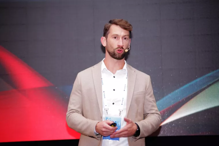 Ivan Rajković,
direktor tvrtke Spectre:
- Svi na&scaron;i sada&scaron;nji i budući proizvodi jedva čekaju prihvatiti 5G tehnologiju jer će nam omogućiti kreiranje naprednijih i inovativnijih funkcija te kreiranje jo&scaron; boljih korisničkih iskustava