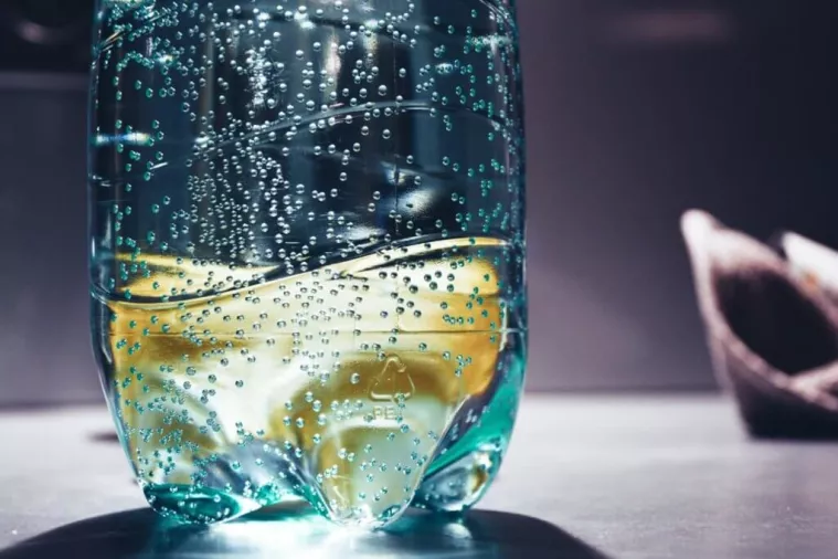 Za sat-dva enzim mutant poždere svu plastiku