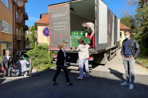 Hrvatski rotarijanci i 'Stanić Beverages' donirali 13.000 litara sokova bolnicama i Zagrepčanima koji su pretrpjeli&nbsp;potres