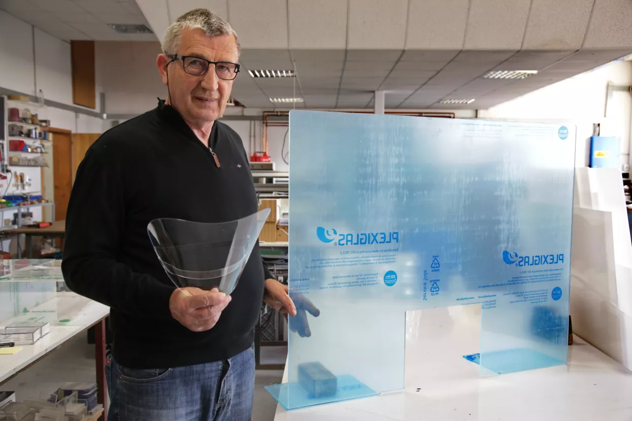 Jozo Žilić, proizvodi od plexiglasa, prozirni namje&scaron;taj i proizvodi od plexiglasa, plexiglas za&scaron;tita od corona virusa, firma - PROZIRNI NAMJE&Scaron;TAJ
