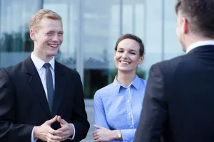 English caf&eacute; u Lideru: Small talk - Kako predstaviti kolege svojim suradnicima