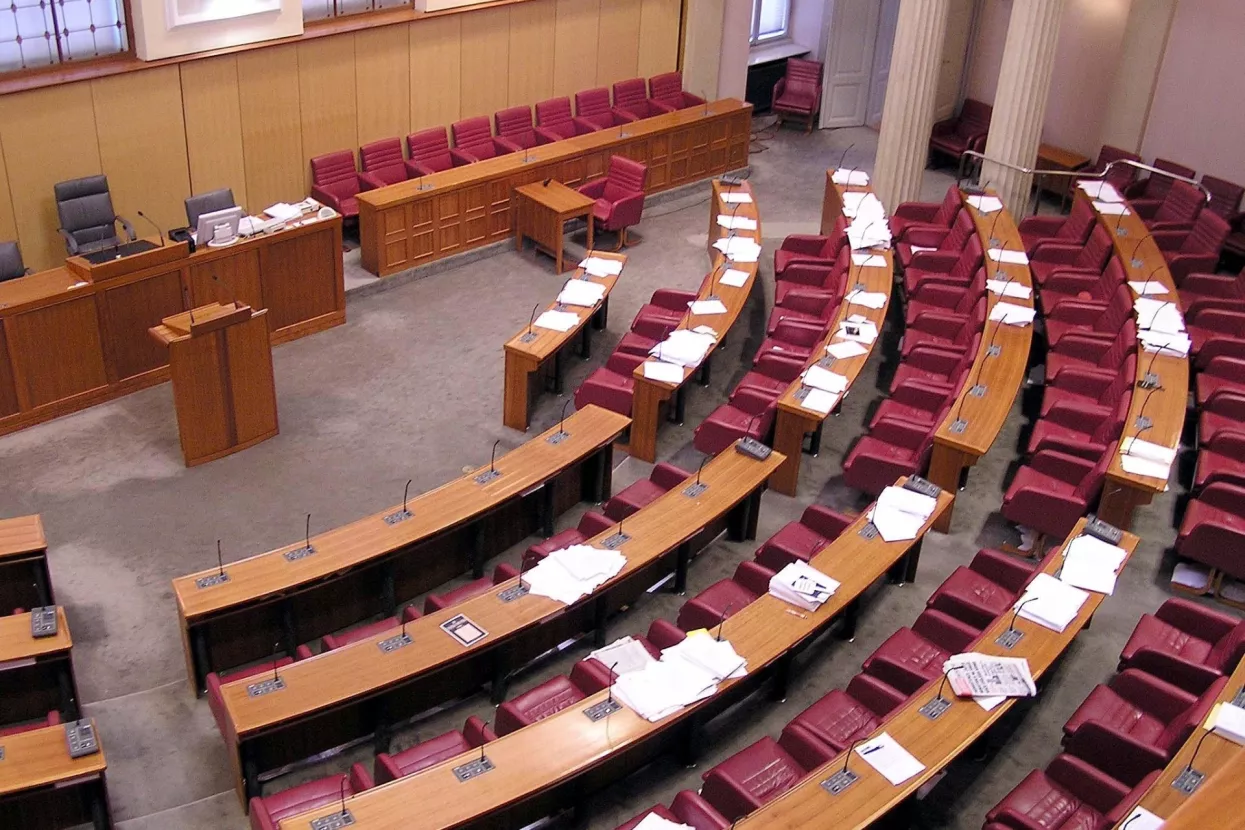 KRAJ MANDATA:&nbsp;Nogometni prijelazni rok onemogućio bi 36 saborskih prebjega