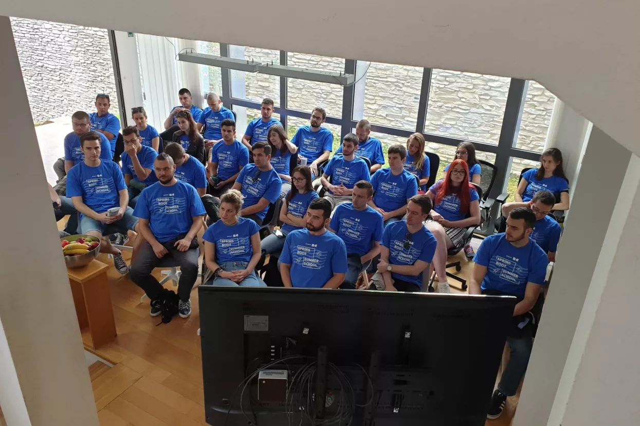 AGENCY04&nbsp; i ove godine organizira Ljetnu &scaron;kolu programiranja &ndash; pro&scaron;le godine 582 prijave!