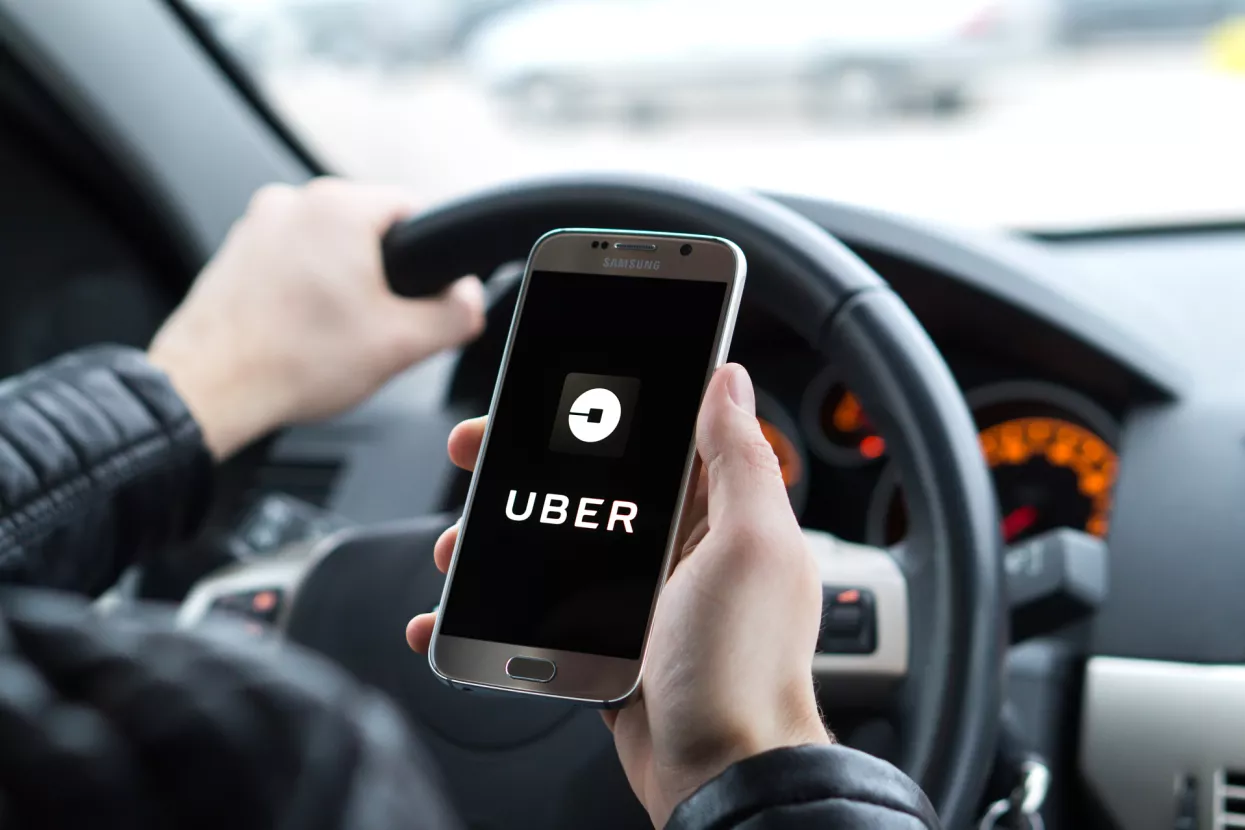 Uber u Hrvatskoj krenuo s dostavom paketa. Evo kako naručiti tu uslugu.