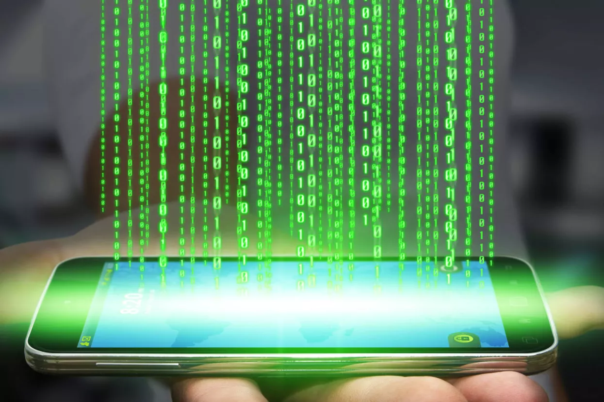 Aplikacije za praćenje kao &scaron;to su 'StealthGenie' i 'Spymaster Pro' potrebno je instalirati na mobitel koji se želi pratiti. Dočepa li vam se netko mobitela, instalira takvu aplikaciju i skrije ikonicu, te&scaron;ko da ćete shvatiti da vas drži u &scaron;aci