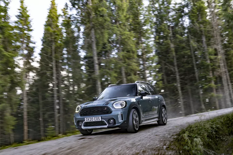 Mini Cooper i Mini Countryman u posebnoj ljetnoj ponudi koja se ne propu&scaron;ta