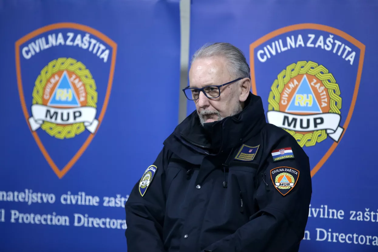 Nove mjere: Maske u zatvorenim prostorima i kafićima, ograničavanje dru&scaron;tvenih okupljanja