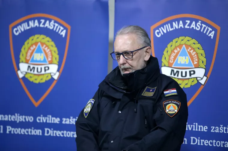 Nove mjere: Maske u zatvorenim prostorima i kafićima, ograničavanje dru&scaron;tvenih okupljanja