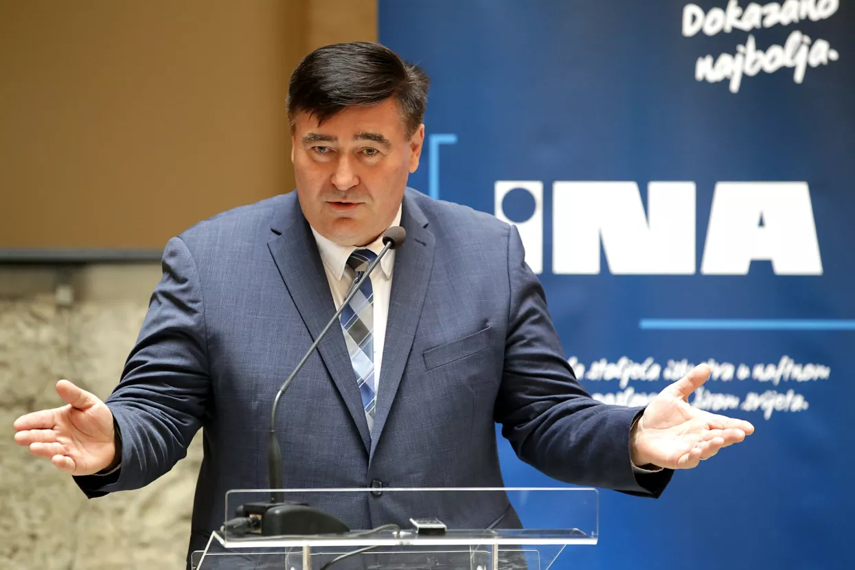 S&aacute;ndor Fasimon: Ina je predana transformaciji rafinerijskog sustava