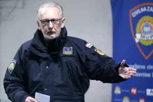 Danas u Hrvatskoj: Ministar Božinović na primopredaji vatrogasnih vozila, bijeli &scaron;trajk vozača saniteta...