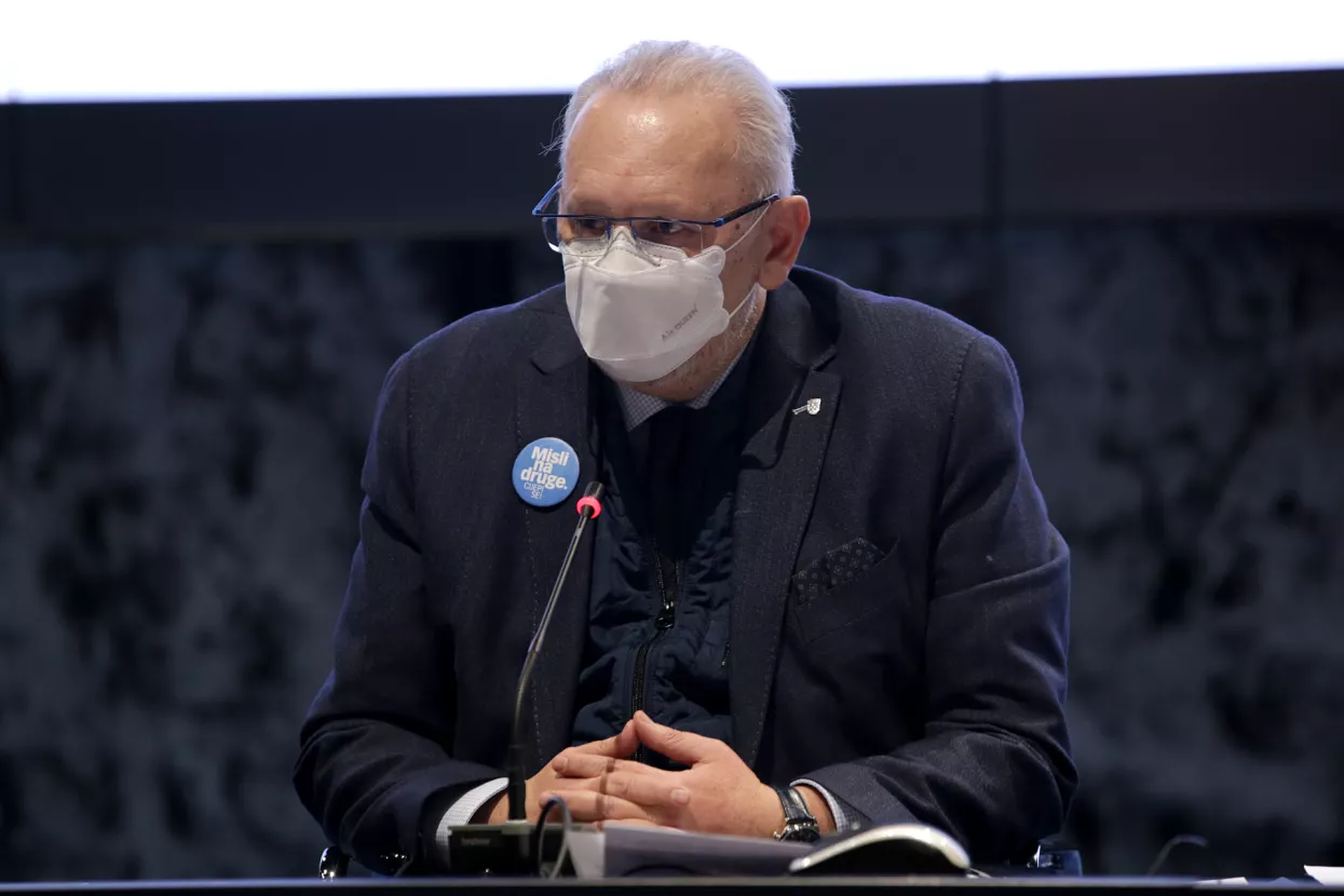 Dan D za epidemiolo&scaron;ke mjere - Maske na otvorenom, zabrana prodaje alkohola, kraći rad kafića
