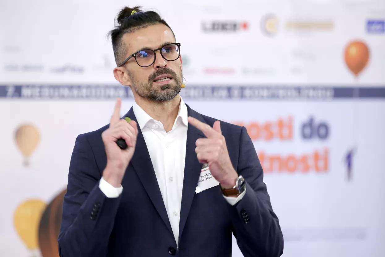Toni Milun stradalima od potresa pomaže u obnovi