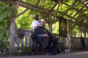 [VIDEO] Zbog pandemije postao najpoznatiji brijač u New Yorku (i &scaron;ire)